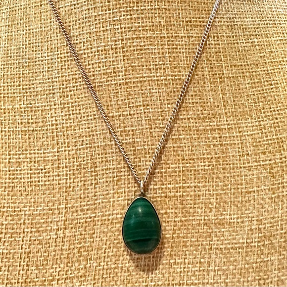 Sterling silver malachite pendant teardrop shape on a Sterling .925 chain - Picture 2 of 14